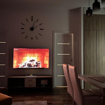 One Step Apartman - City Center With Self Check-In Szombathely Exterior photo