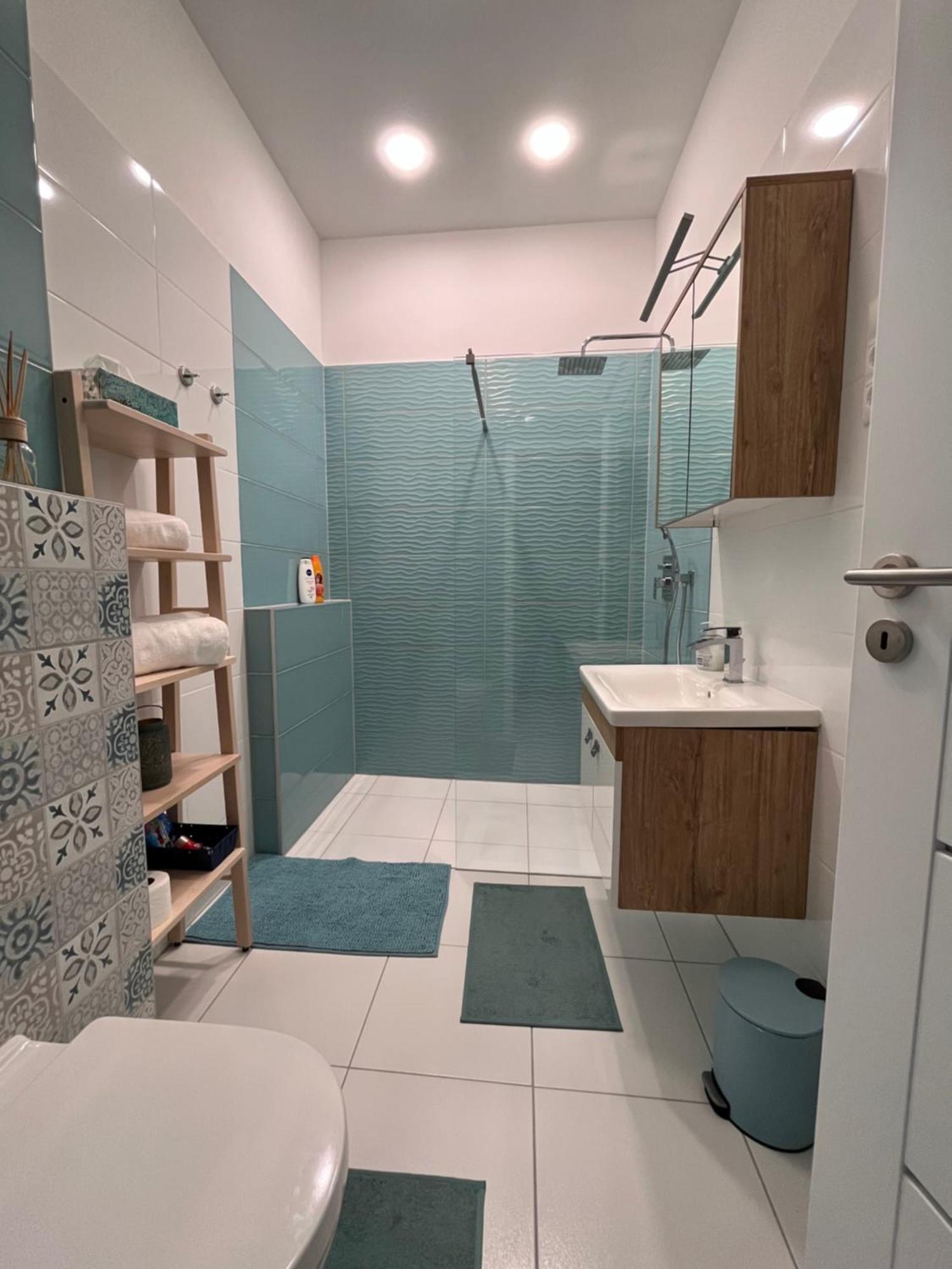 One Step Apartman - City Center With Self Check-In Szombathely Exterior photo