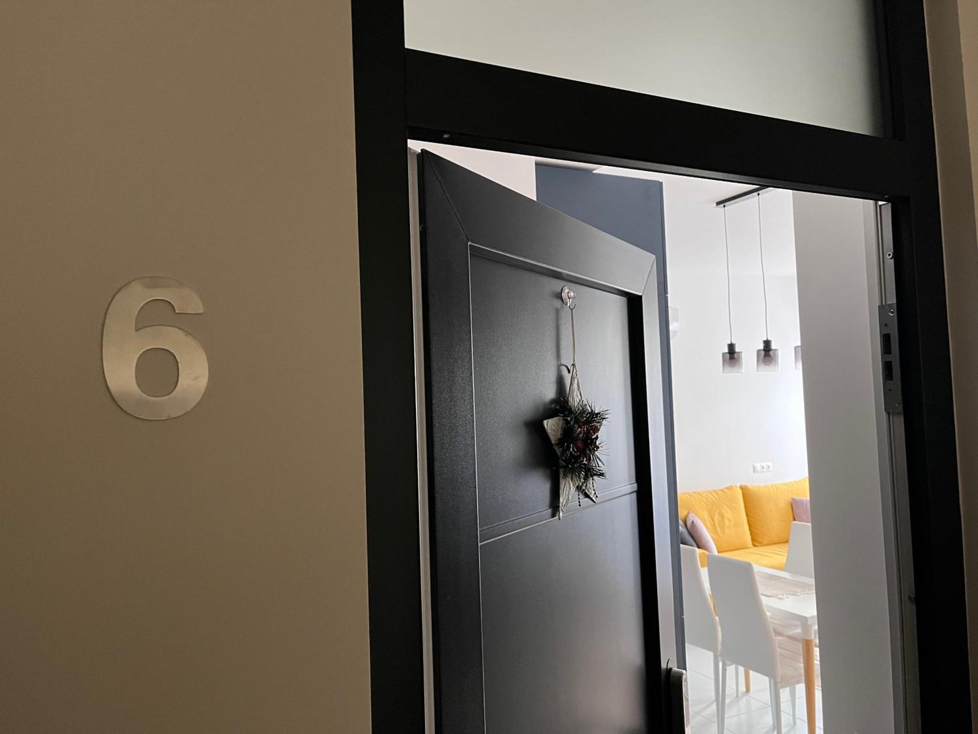 One Step Apartman - City Center With Self Check-In Szombathely Exterior photo