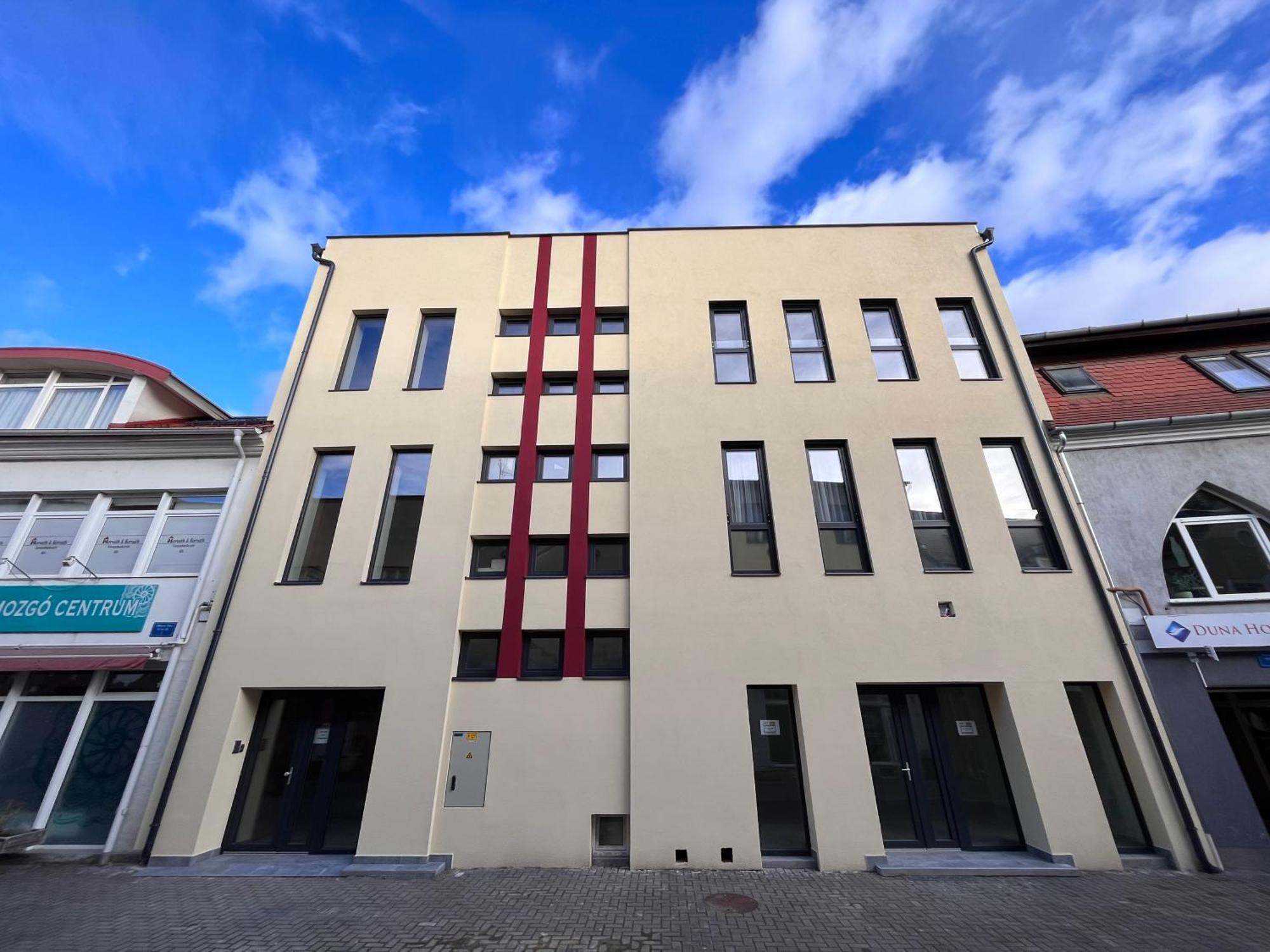 One Step Apartman - City Center With Self Check-In Szombathely Exterior photo