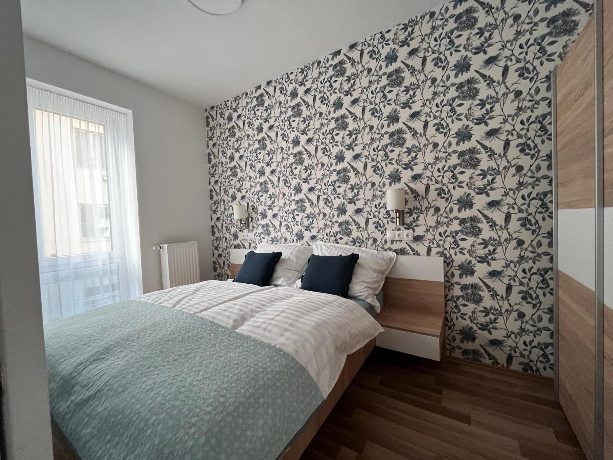 One Step Apartman - City Center With Self Check-In Szombathely Exterior photo
