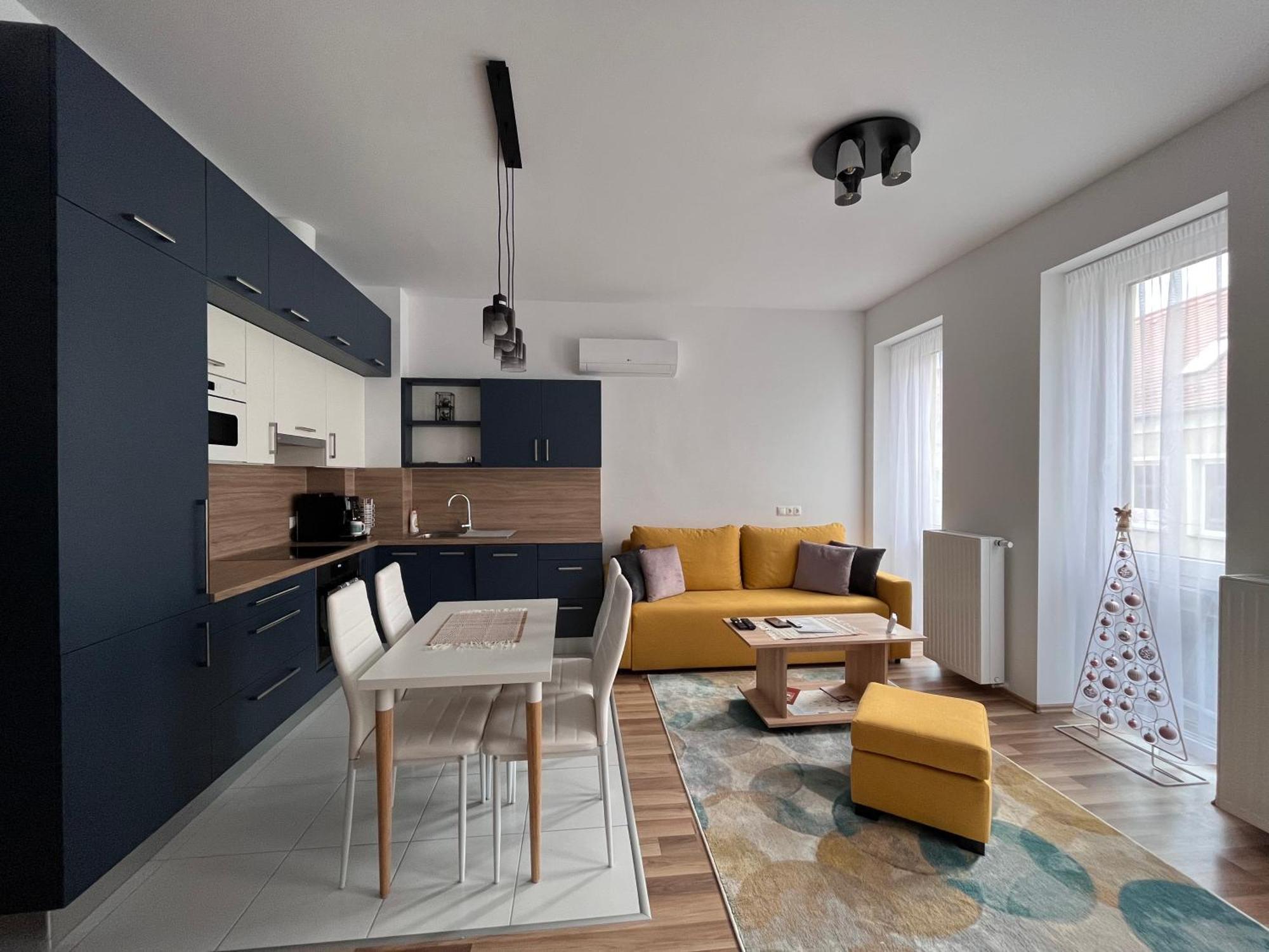 One Step Apartman - City Center With Self Check-In Szombathely Exterior photo