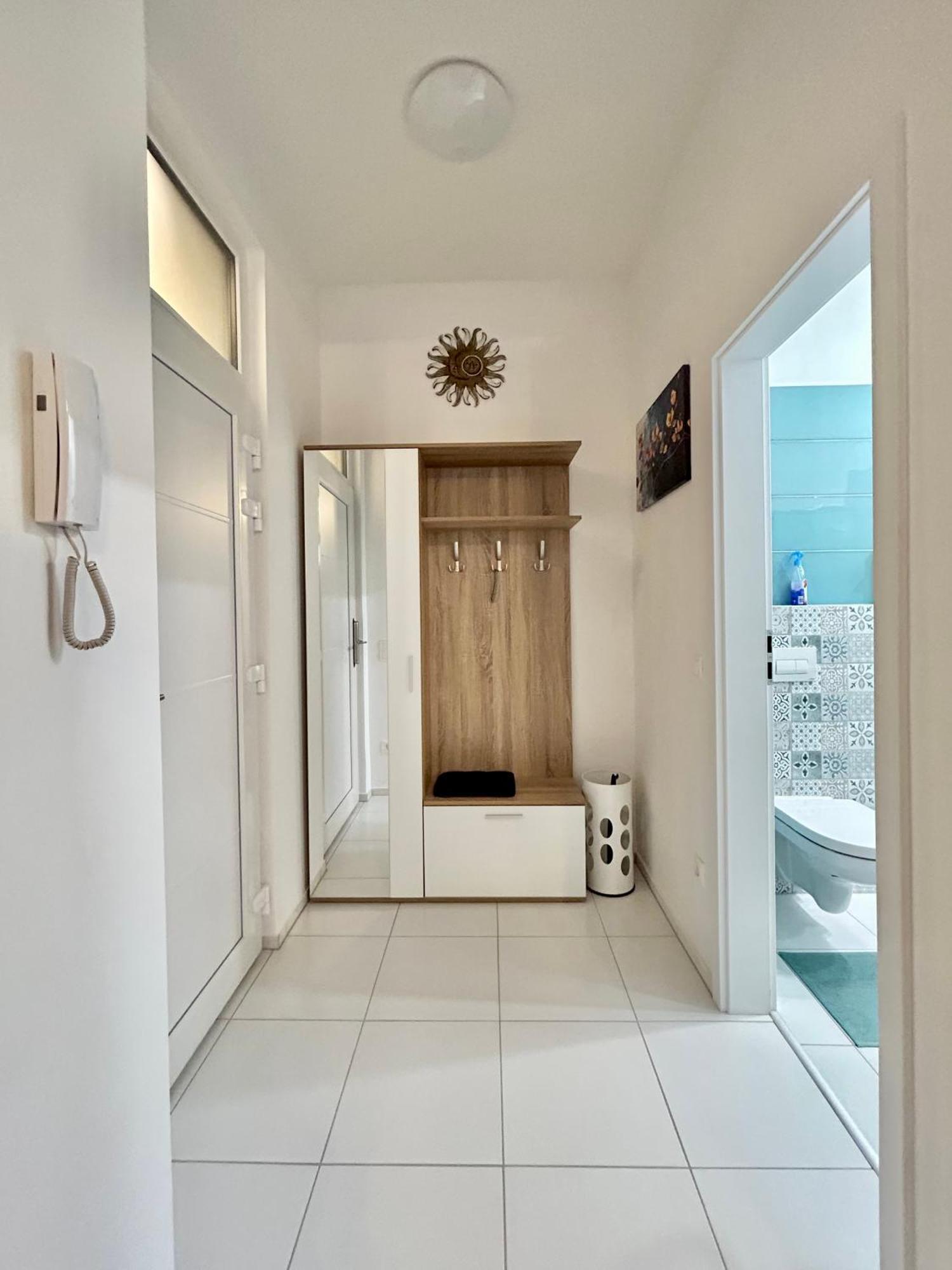 One Step Apartman - City Center With Self Check-In Szombathely Exterior photo